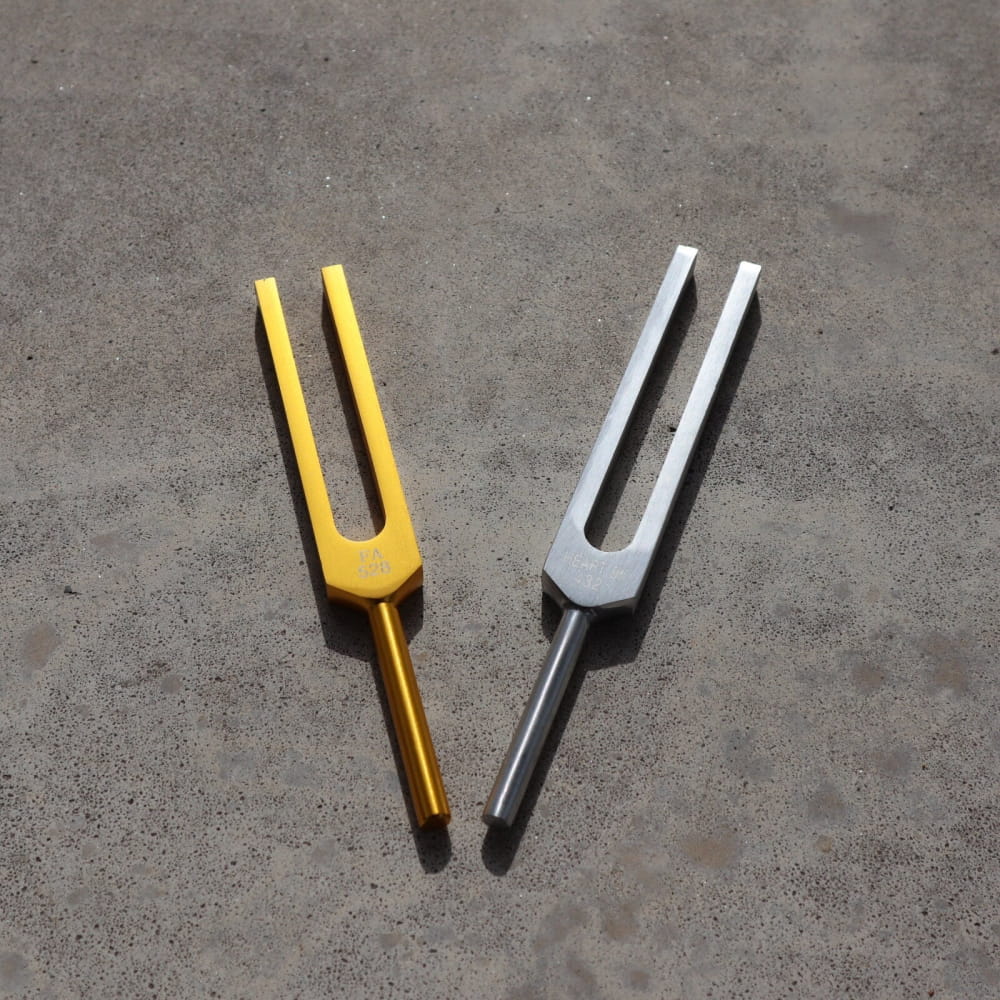 432 Hz and 528 Hz Silver And Gold Unweighted Tuning Forks for Vibration - Image 4