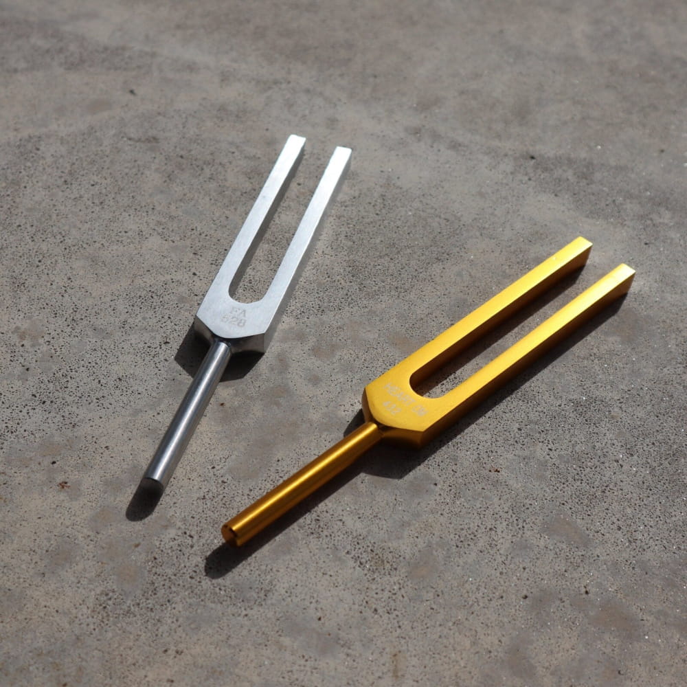 432 Hz and 528 Hz Silver And Gold Unweighted Tuning Forks for Vibration - Image 5