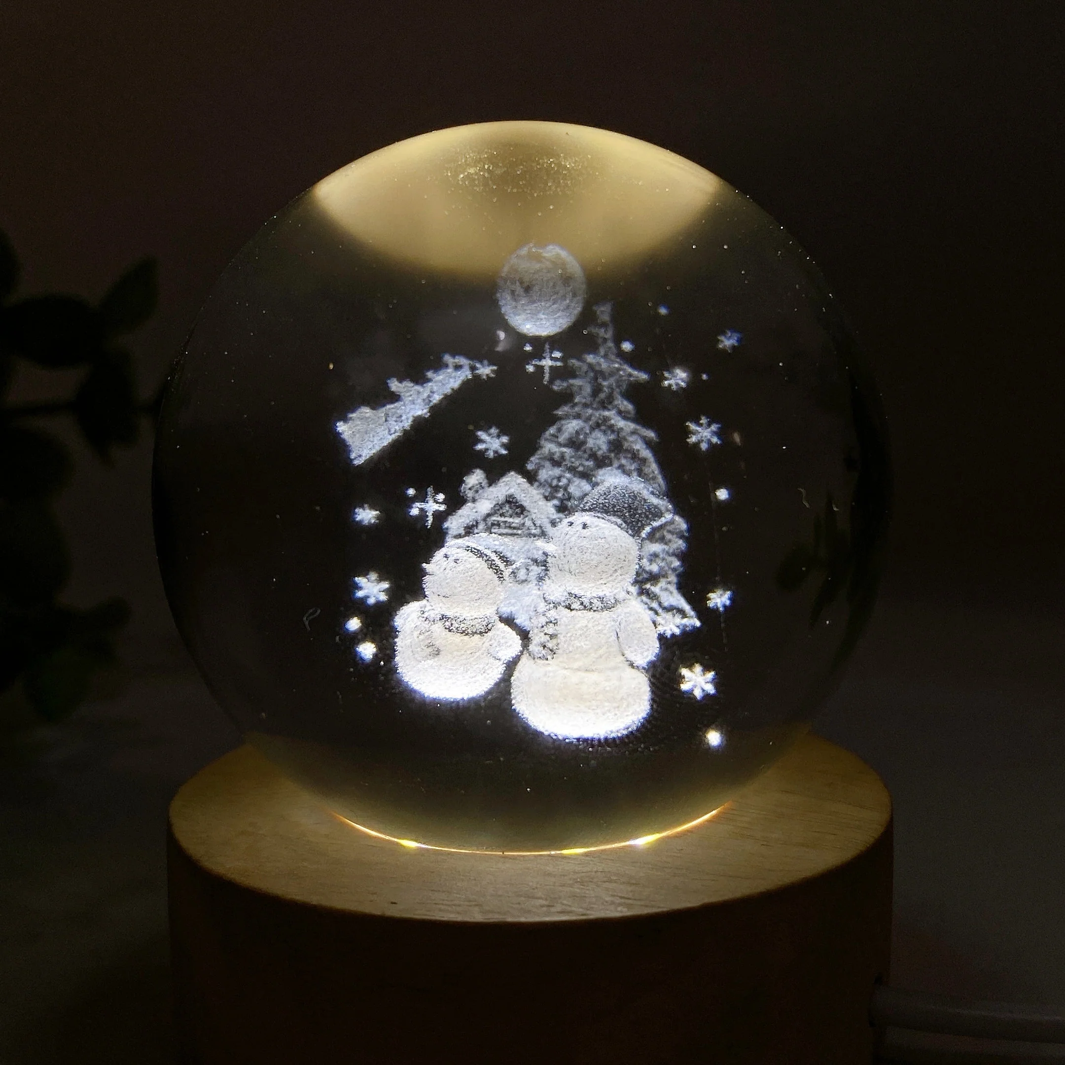 6cm Crystal Sphere with 3D Christmas Carving on Wooden Lamp Stand - Image 3