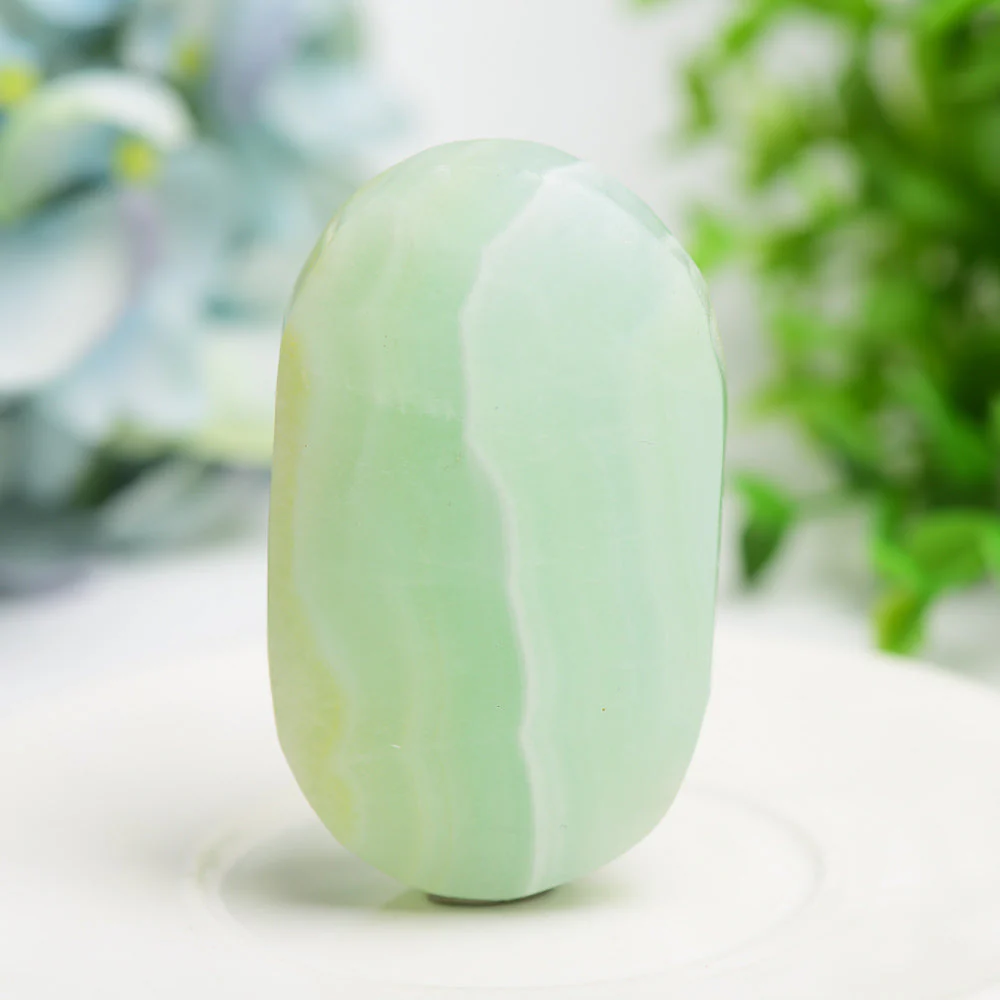 2.6-Inch Caribbean Calcite Healing Palm Stone for Meditation - Image 4