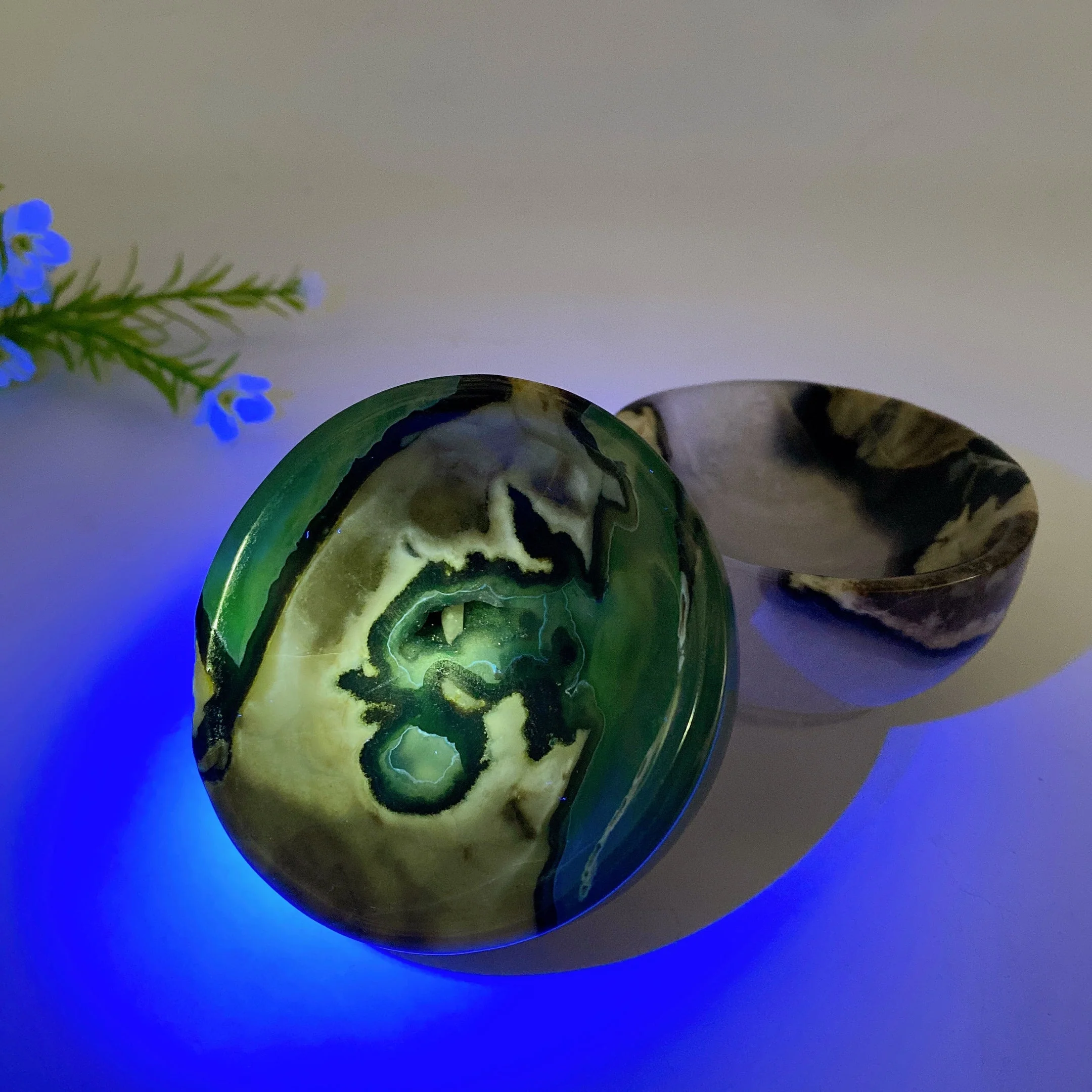 3-inch Volcanic Agate Crystal Bowl Carving - Image 3