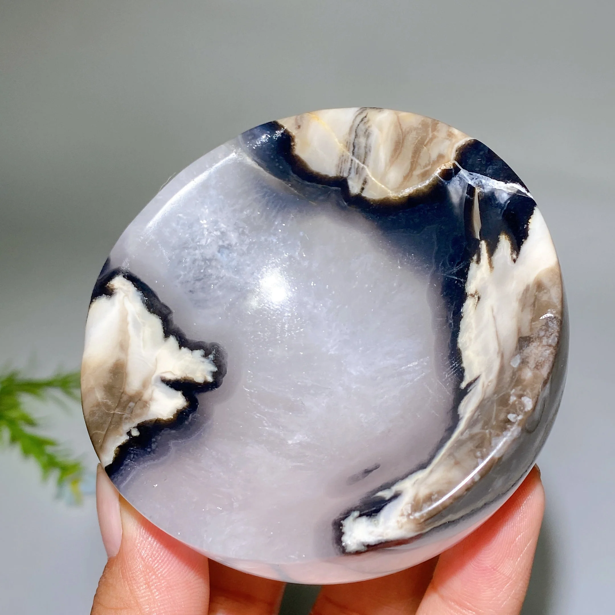 3-inch Volcanic Agate Crystal Bowl Carving - Image 5