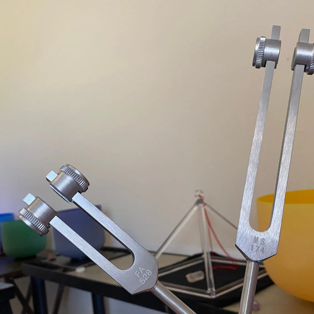 174 Hz & 528 Hz Healing Tuning Forks with Crystal Handle - Image 3