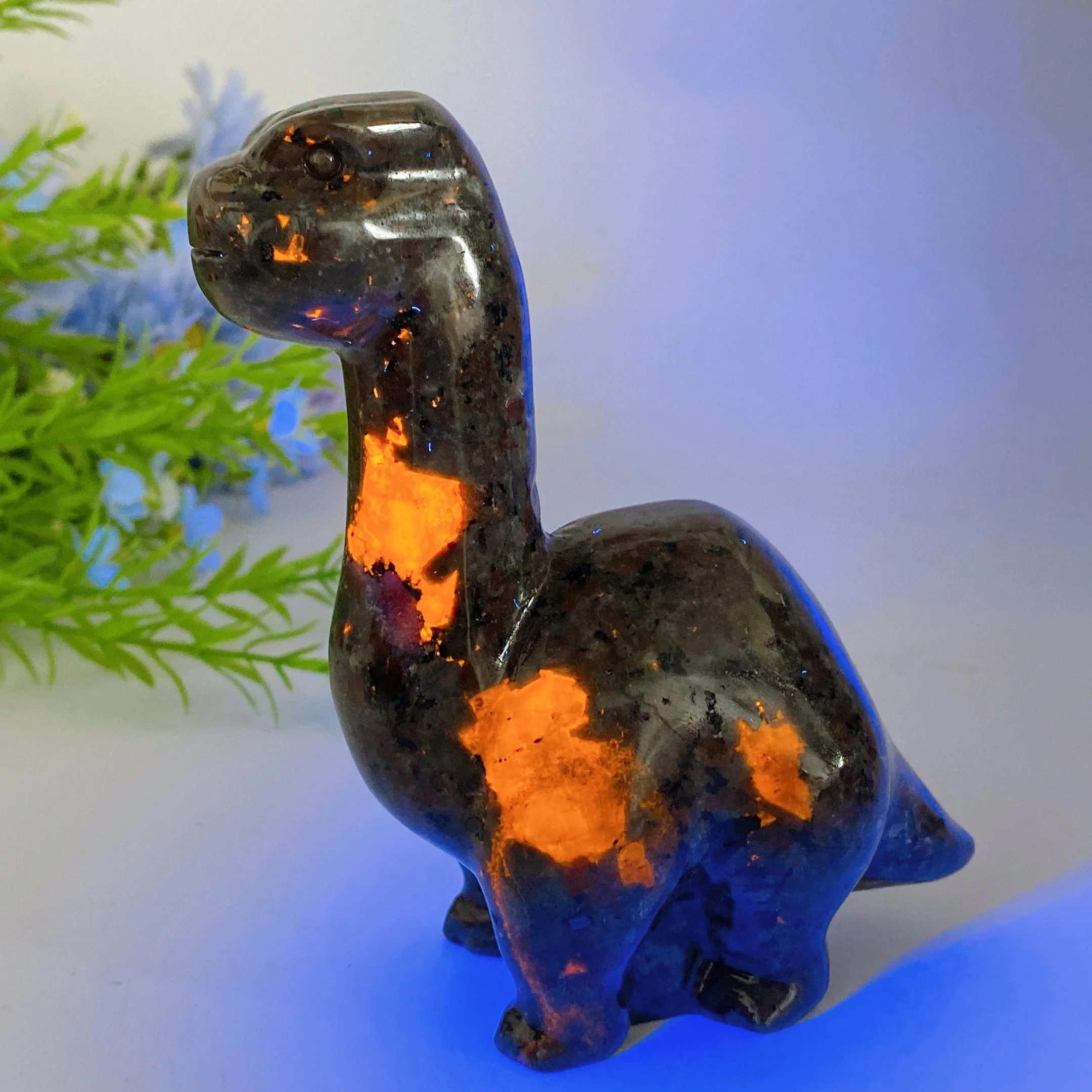 Yooperlite 4.9-inch Dinosaur Crystal Figurine for Healing - Image 4